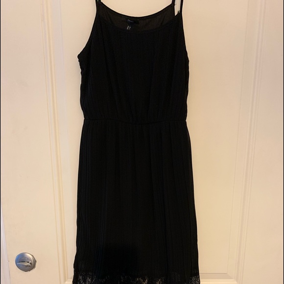 Pretty little lace black dress - Picture 1 of 6